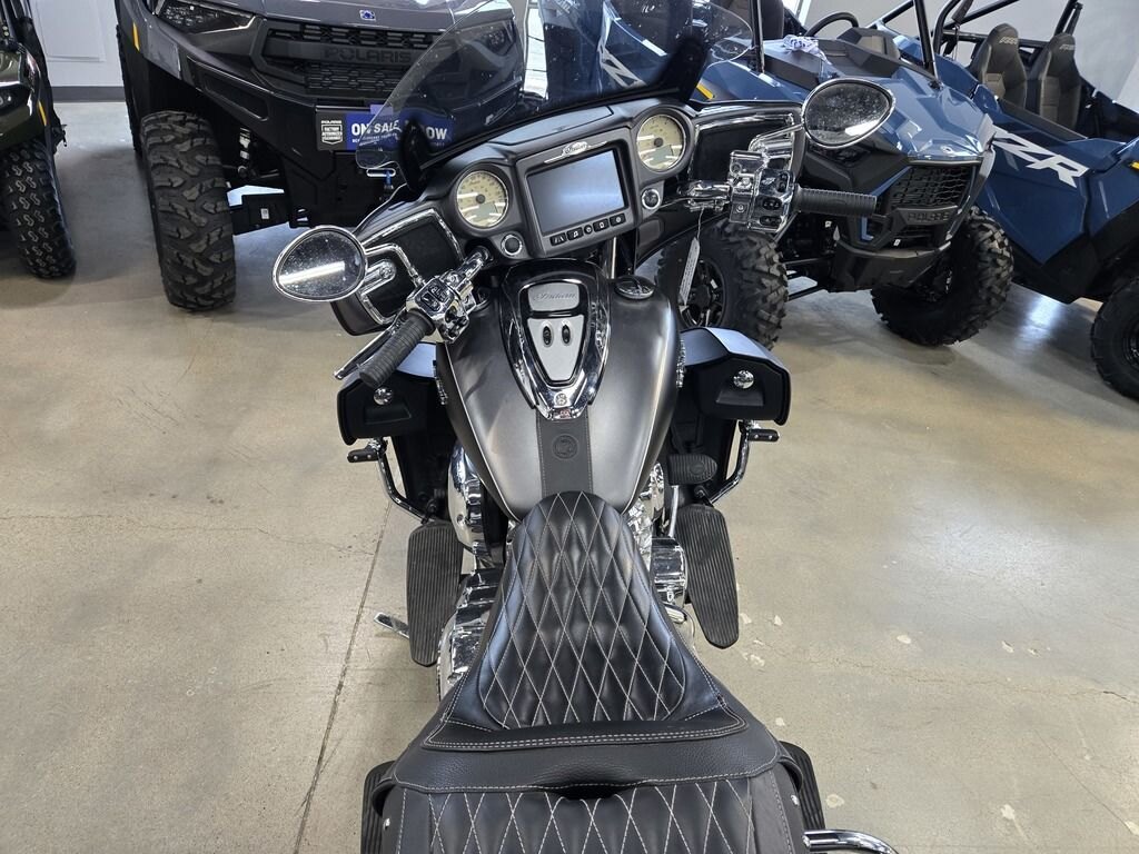 2019 Indian Motorcycle Roadmaster Steel Gray Smoke / Thunder Black Smoke