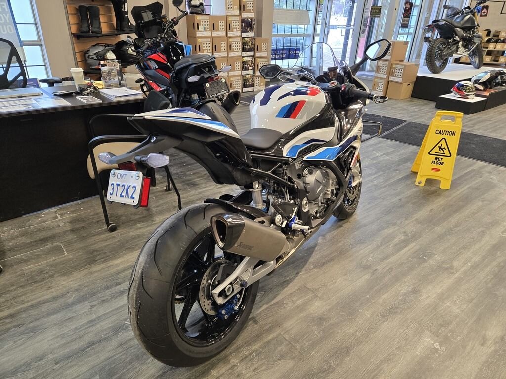 2021 BMW S 1000 RR Light White/Racing Blue Metallic/Racing Red