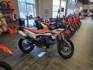 2025 KTM 890 Adventure R