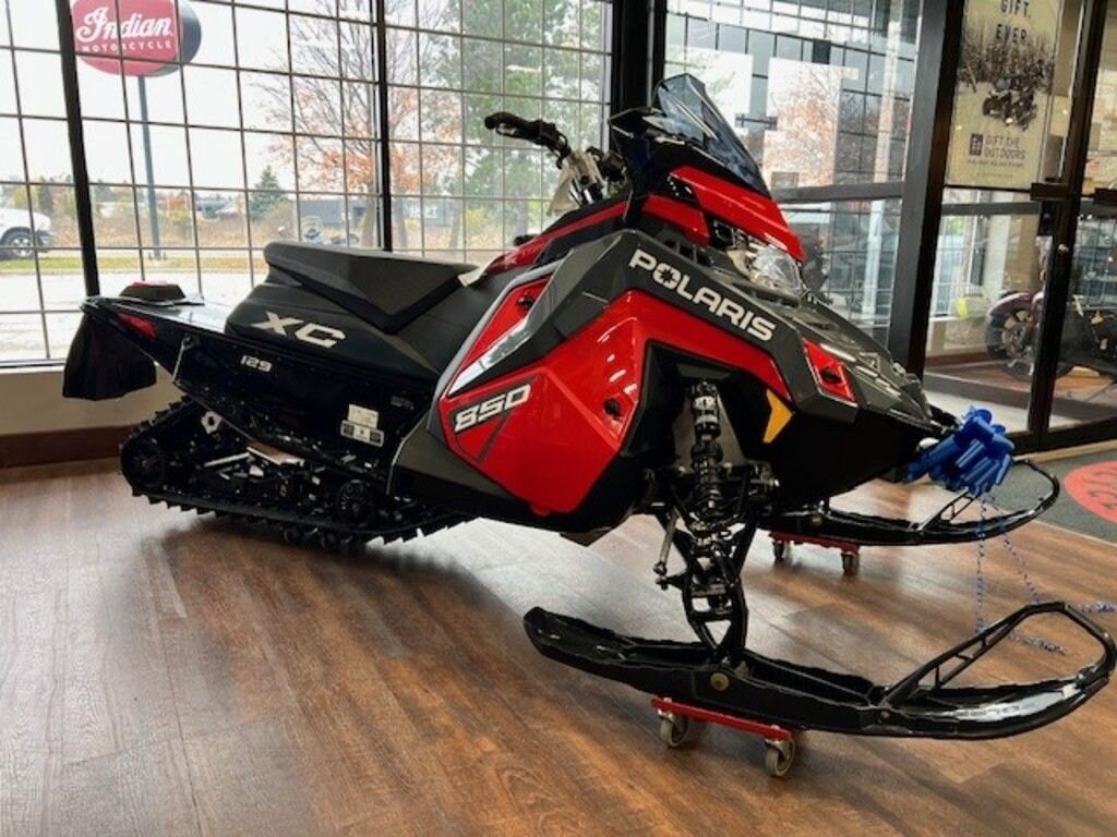 2024 Polaris 850 Indy XC 129 Indy Red