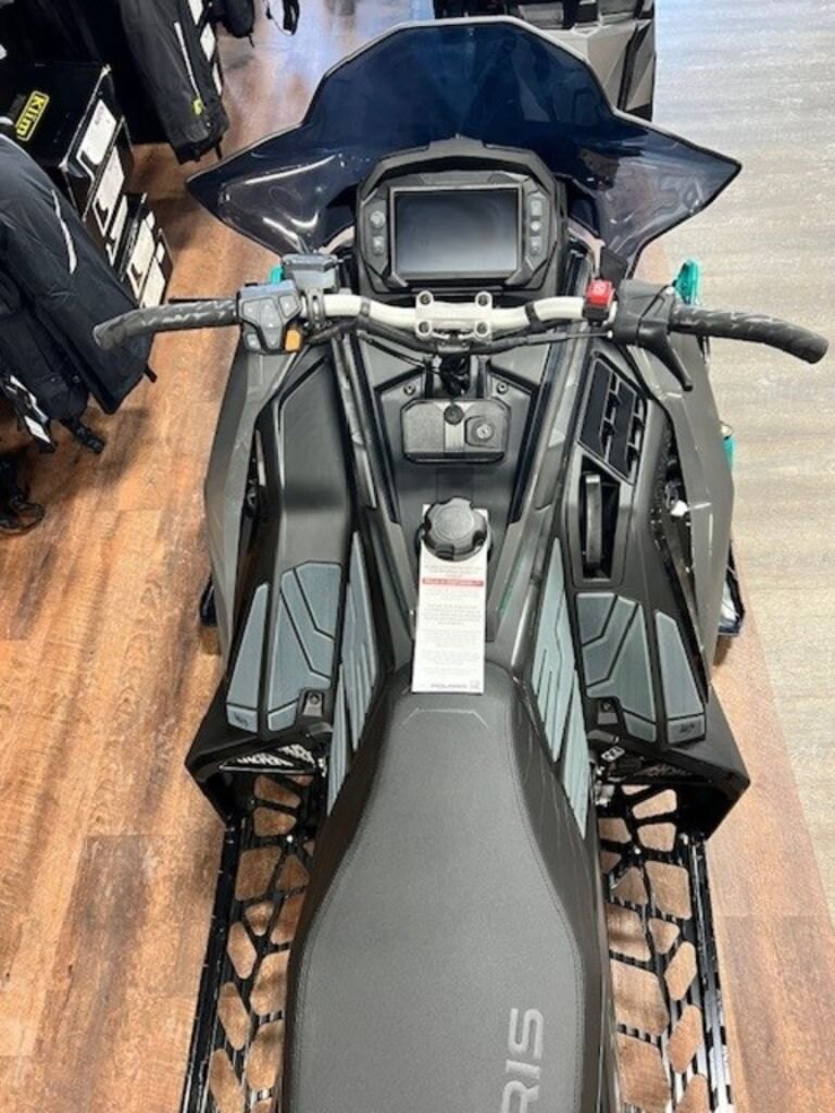 2024 Polaris 850 Indy VR1 137 Premium Black Crystal