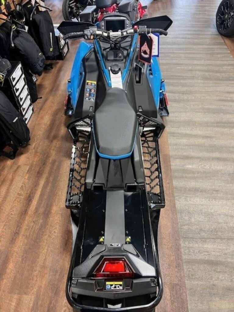 2024 Indian Motorcycle Challenger Black Metallic