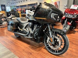 2026 Indian Motorcycle Challenger Dark Horse 112 w/PowerBand Audio Black Crystal w/Black Metalli