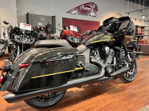 2026 Indian Motorcycle Challenger Dark Horse 112 w/PowerBand Audio Black Crystal w/Black Metalli