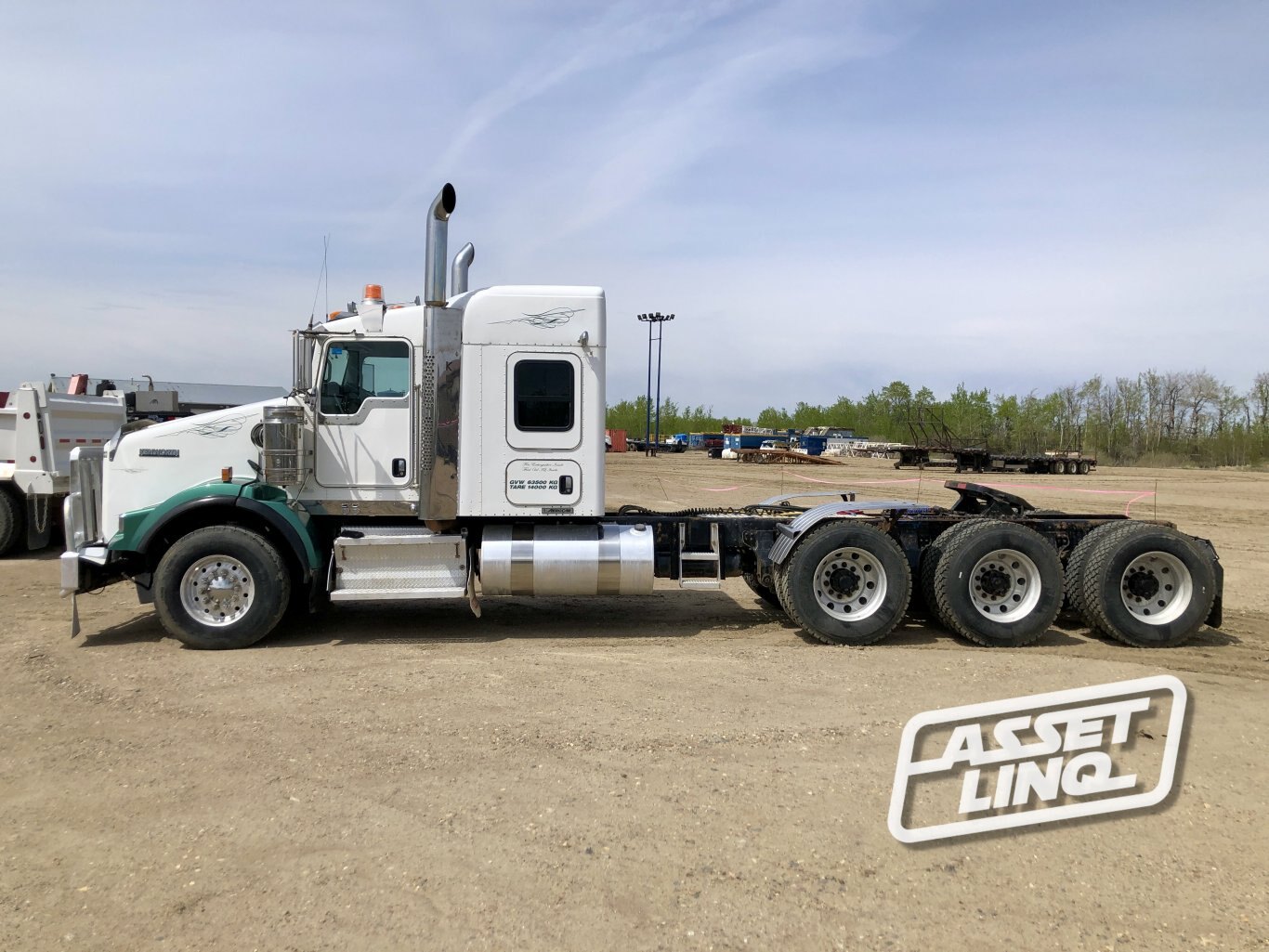 2015 Kenworth T800 Tridrive Truck Tractor