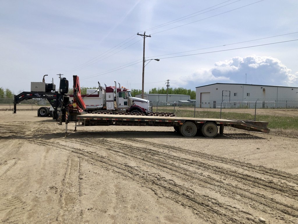 2009 Load Max Gooseneck w/ Fassi F65 Knuckle Picker Trailer