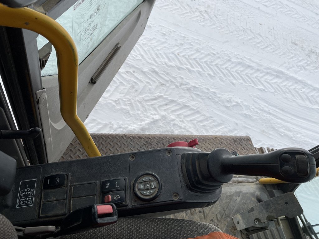 2012 Volvo EC220DL Excavator w/ Thumb