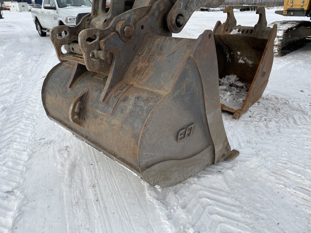 2012 Volvo EC220DL Excavator w/ Thumb