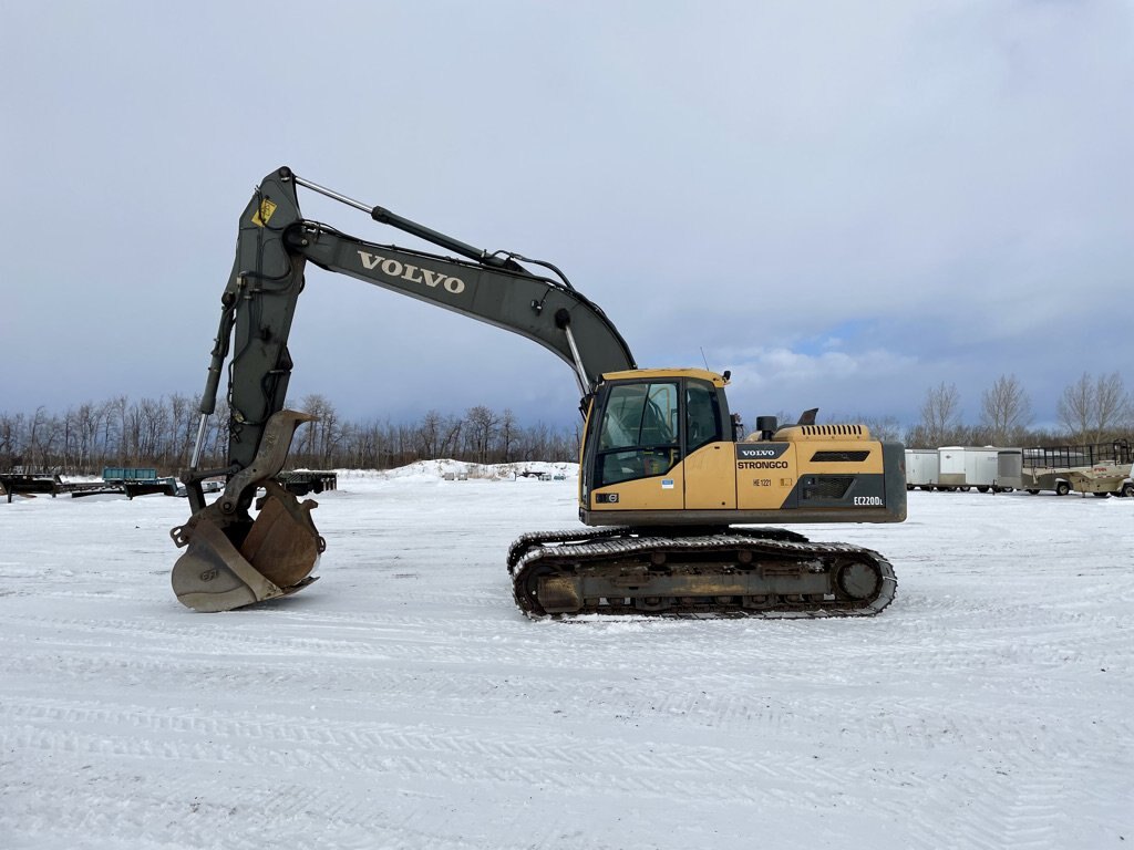 2012 Volvo EC220DL Excavator w/ Thumb