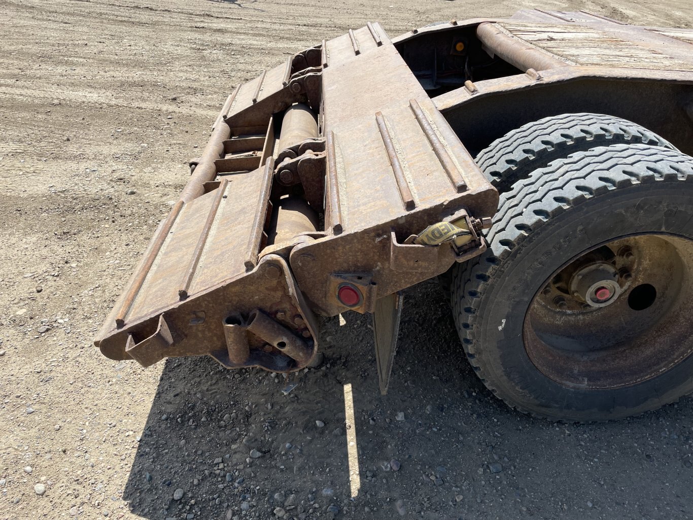 2002 Altek Tridem Scissorneck Lowboy Trailer