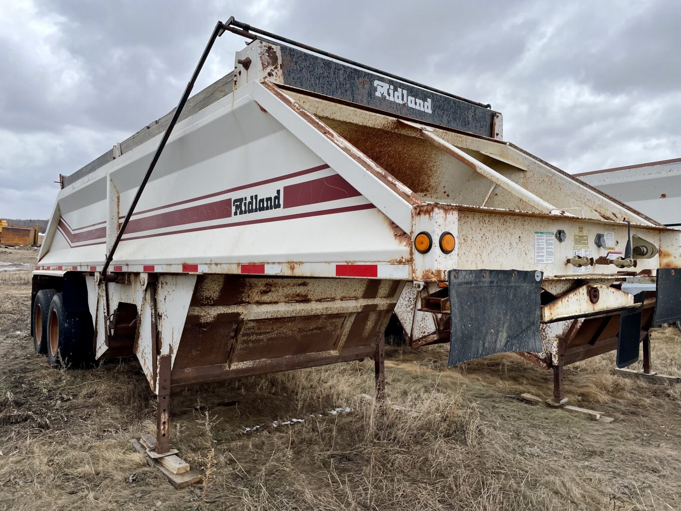 1998 Midland MG29MX2000 T/A Bottom Belly Dump Trailer