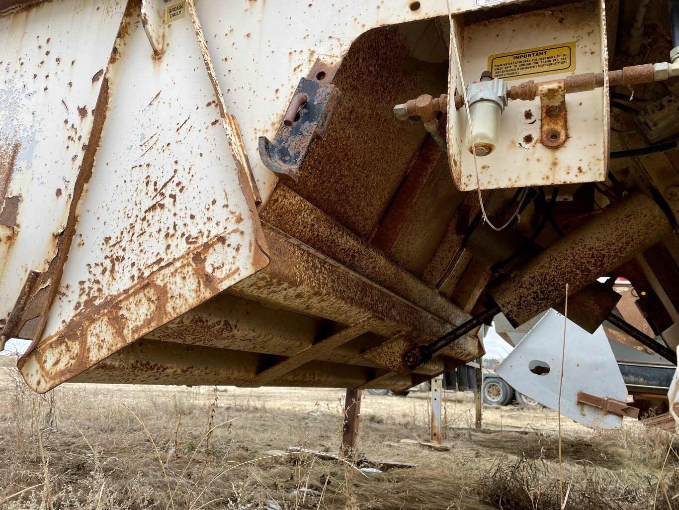 1998 Midland MG29MX2000 T/A Bottom Belly Dump Trailer