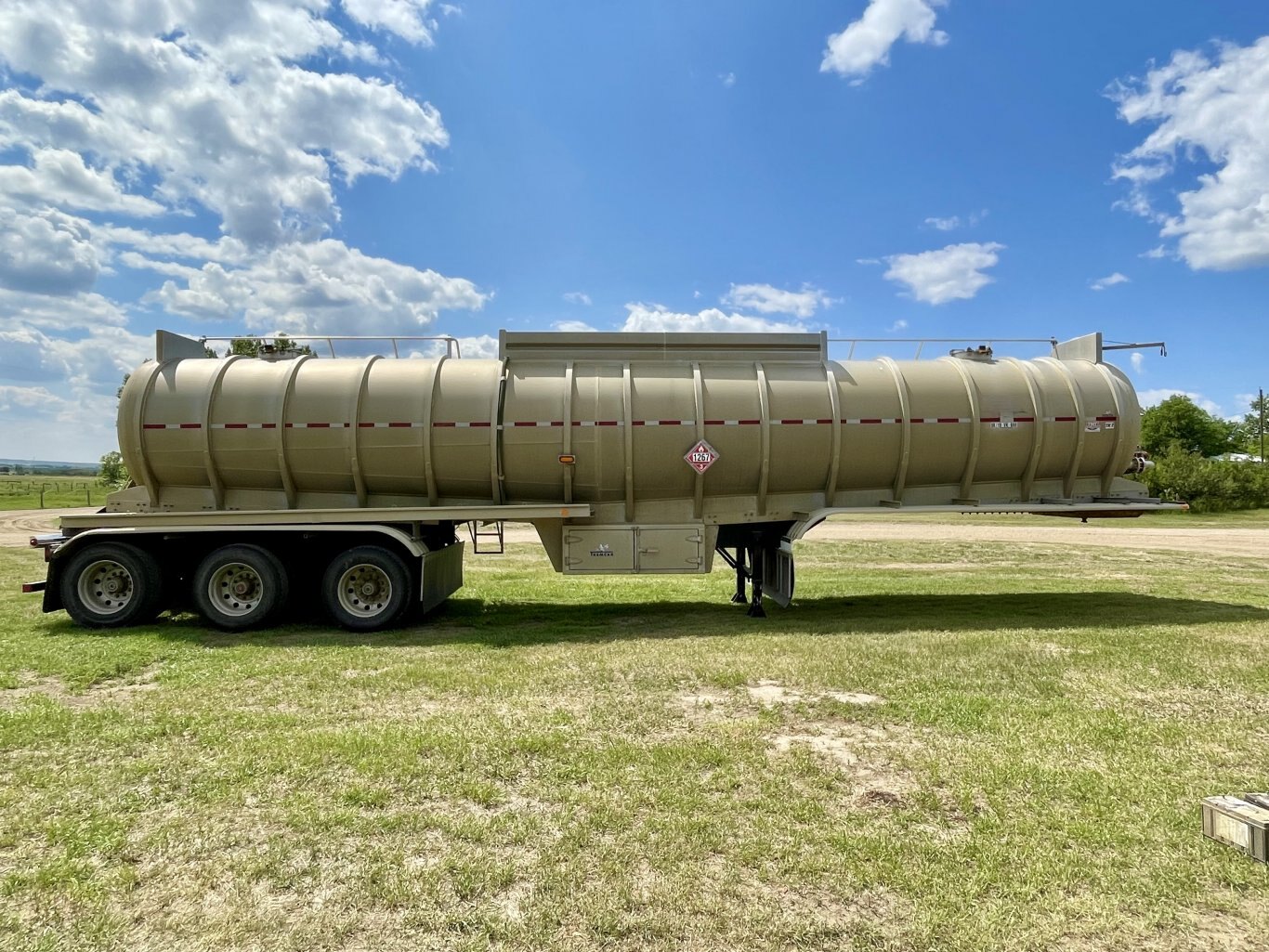 2015 Tremcar 407 42m3 Aluminum Tridem Tank Trailer