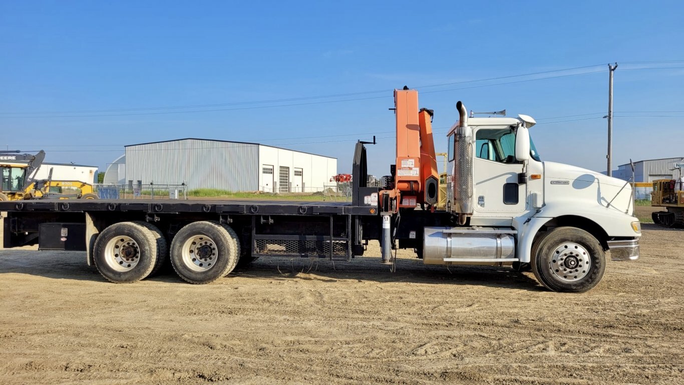 2001 International 9200i T/A Knuckle Picker Boom Flatbed Truck