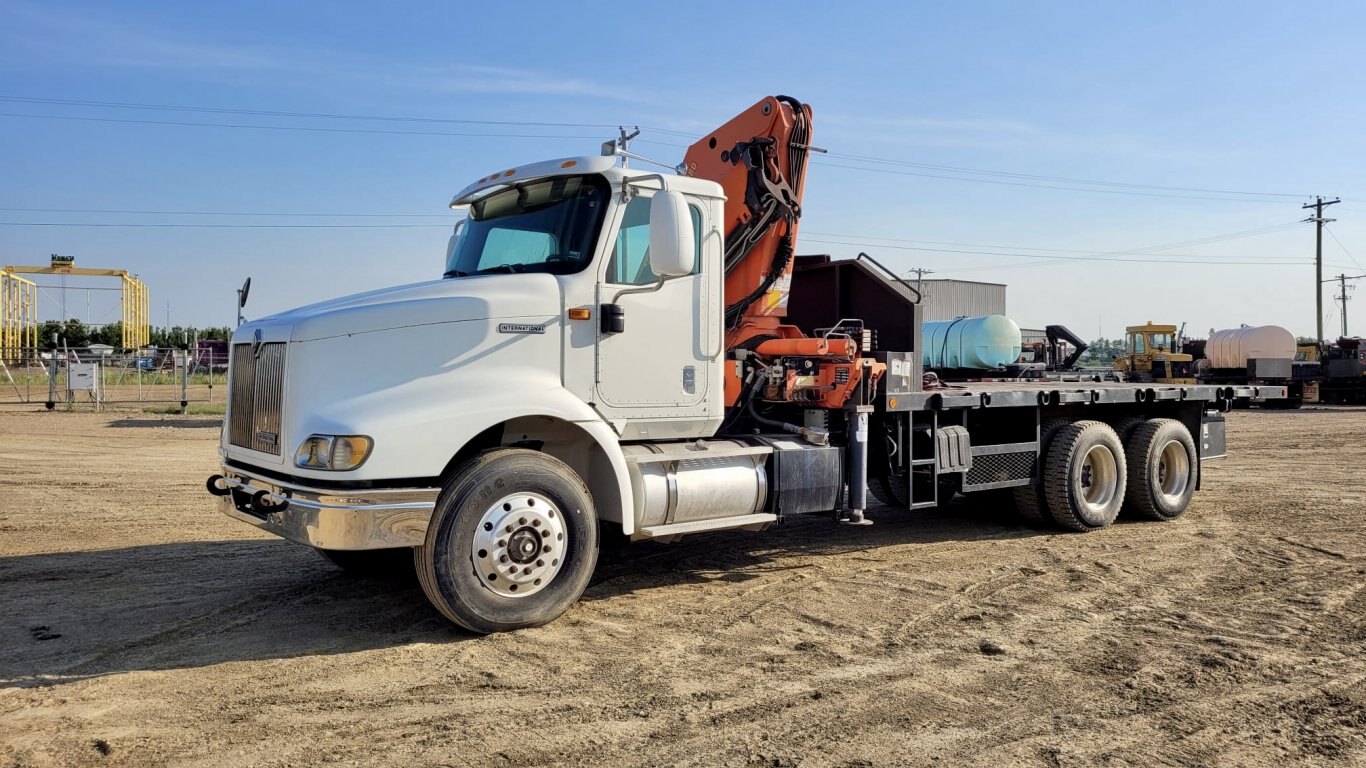 2001 International 9200i T/A Knuckle Picker Boom Flatbed Truck