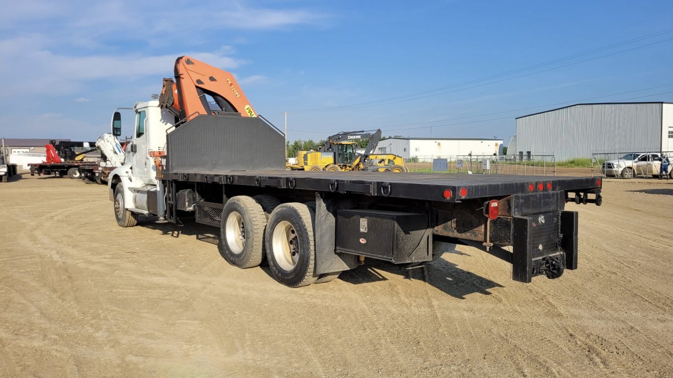 2001 International 9200i T/A Knuckle Picker Boom Flatbed Truck