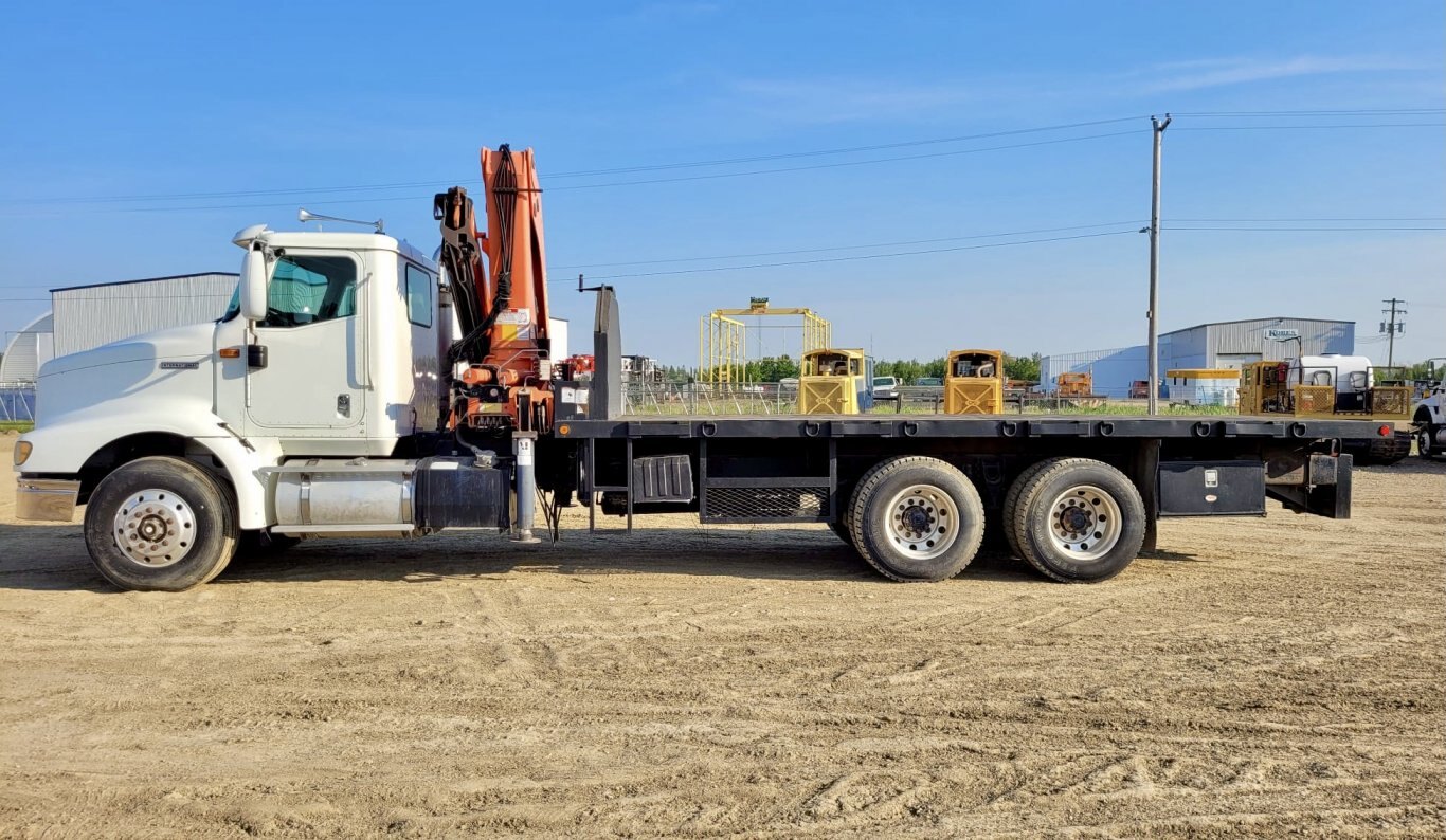 2001 International 9200i T/A Knuckle Picker Boom Flatbed Truck