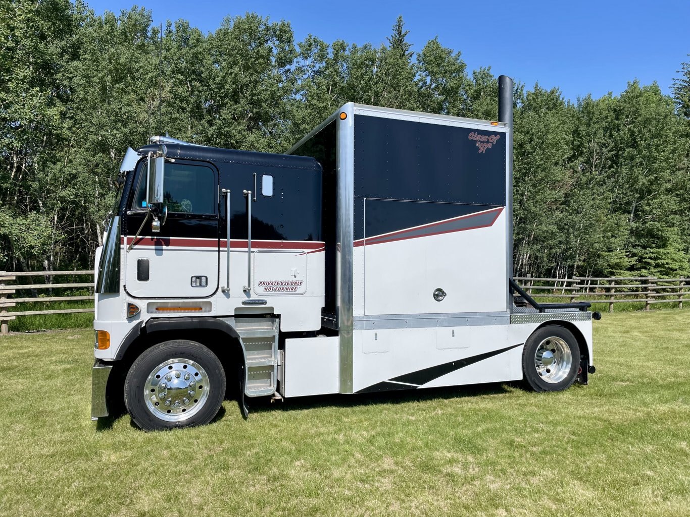 1997 Freightliner FLB S/A Cabover Truck Tractor w/Garage