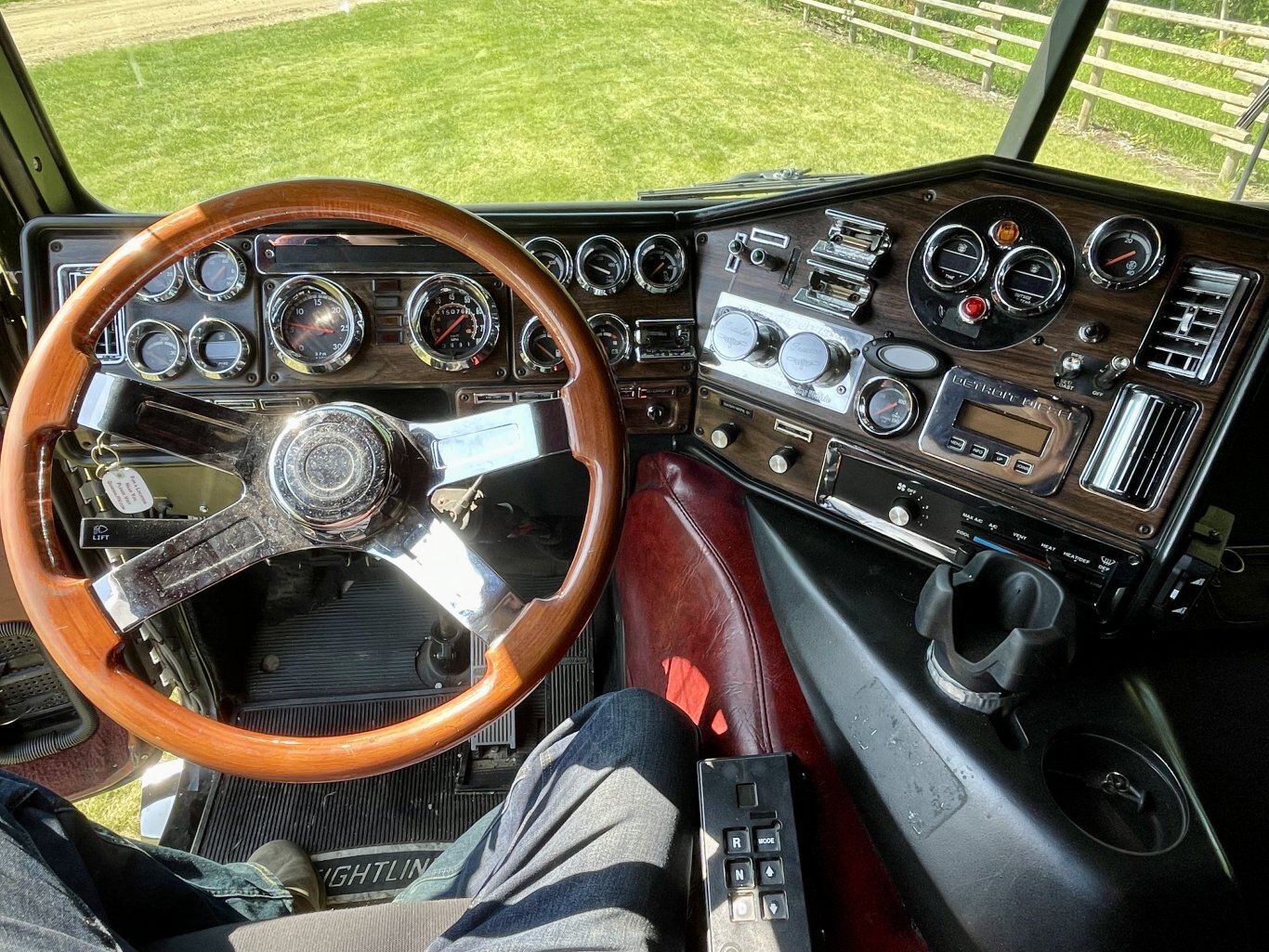 1997 Freightliner FLB S/A Cabover Truck Tractor w/Garage