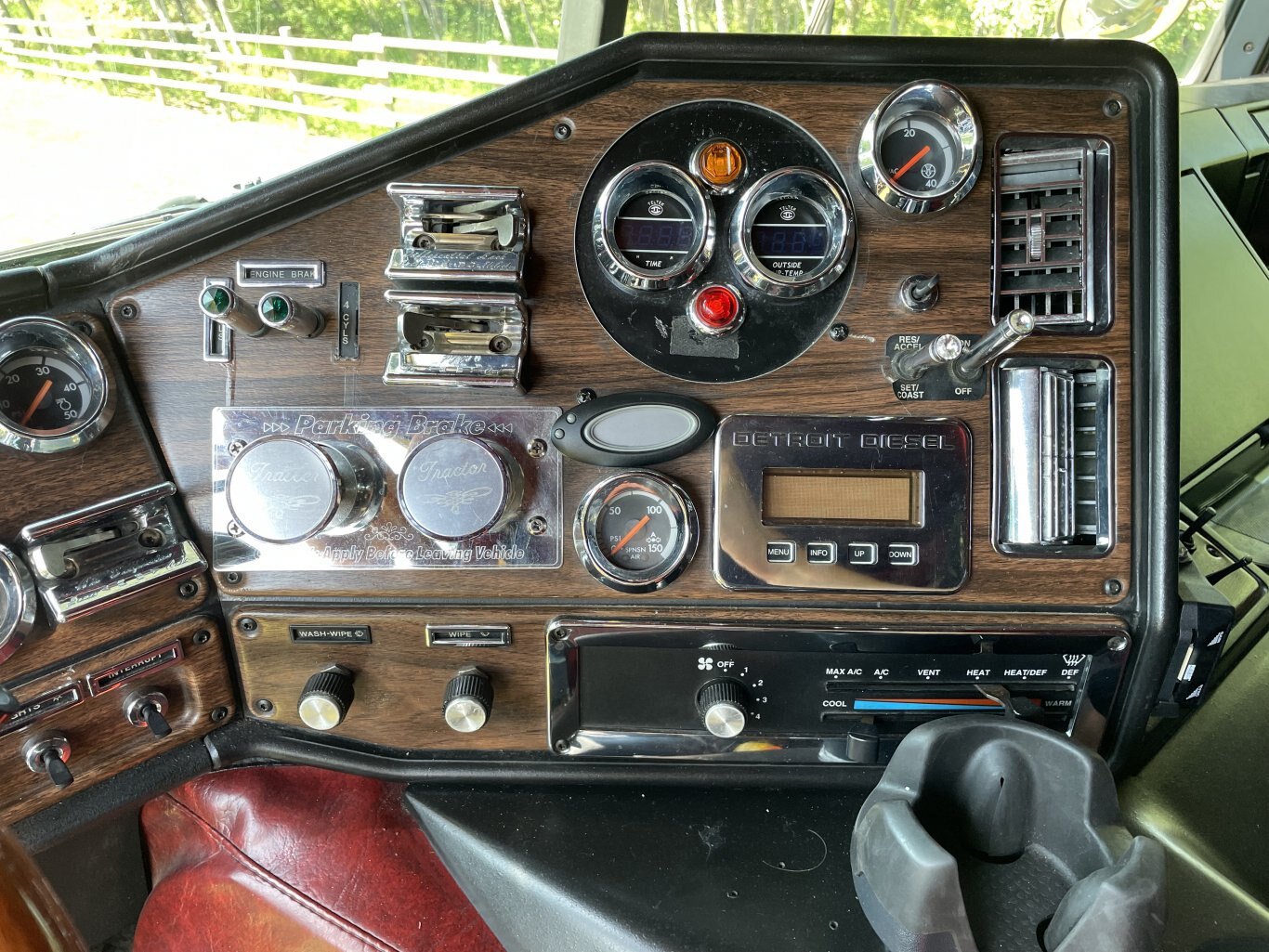 1997 Freightliner FLB S/A Cabover Truck Tractor w/Garage