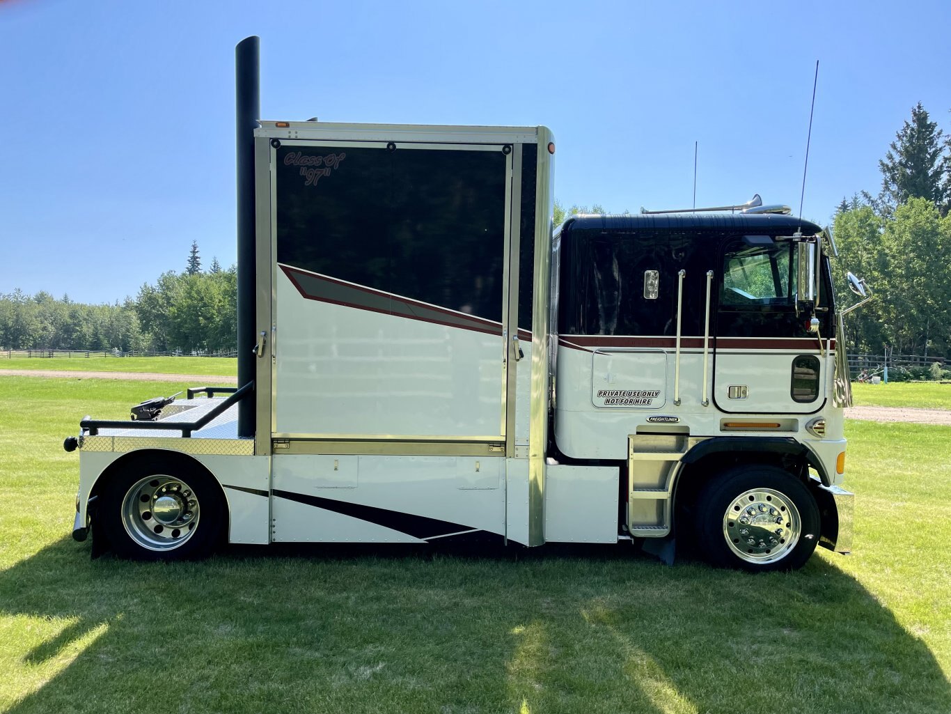 1997 Freightliner FLB S/A Cabover Truck Tractor w/Garage