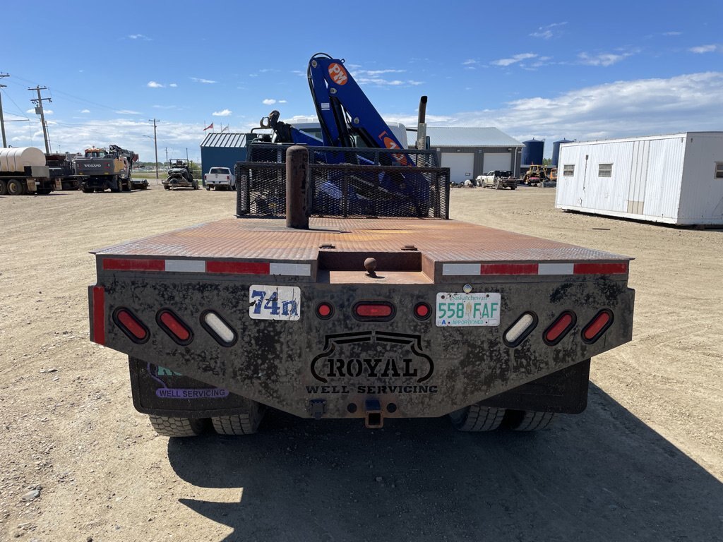 2002 International 4300 S/A Knuckle Picker Flatbed Truck