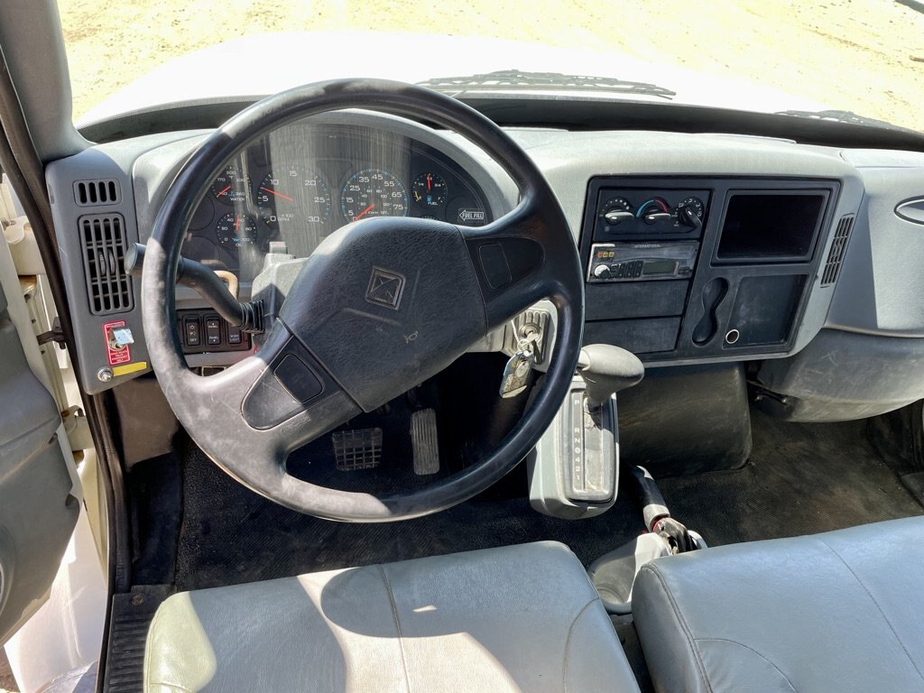 2002 International 4300 S/A Knuckle Picker Flatbed Truck