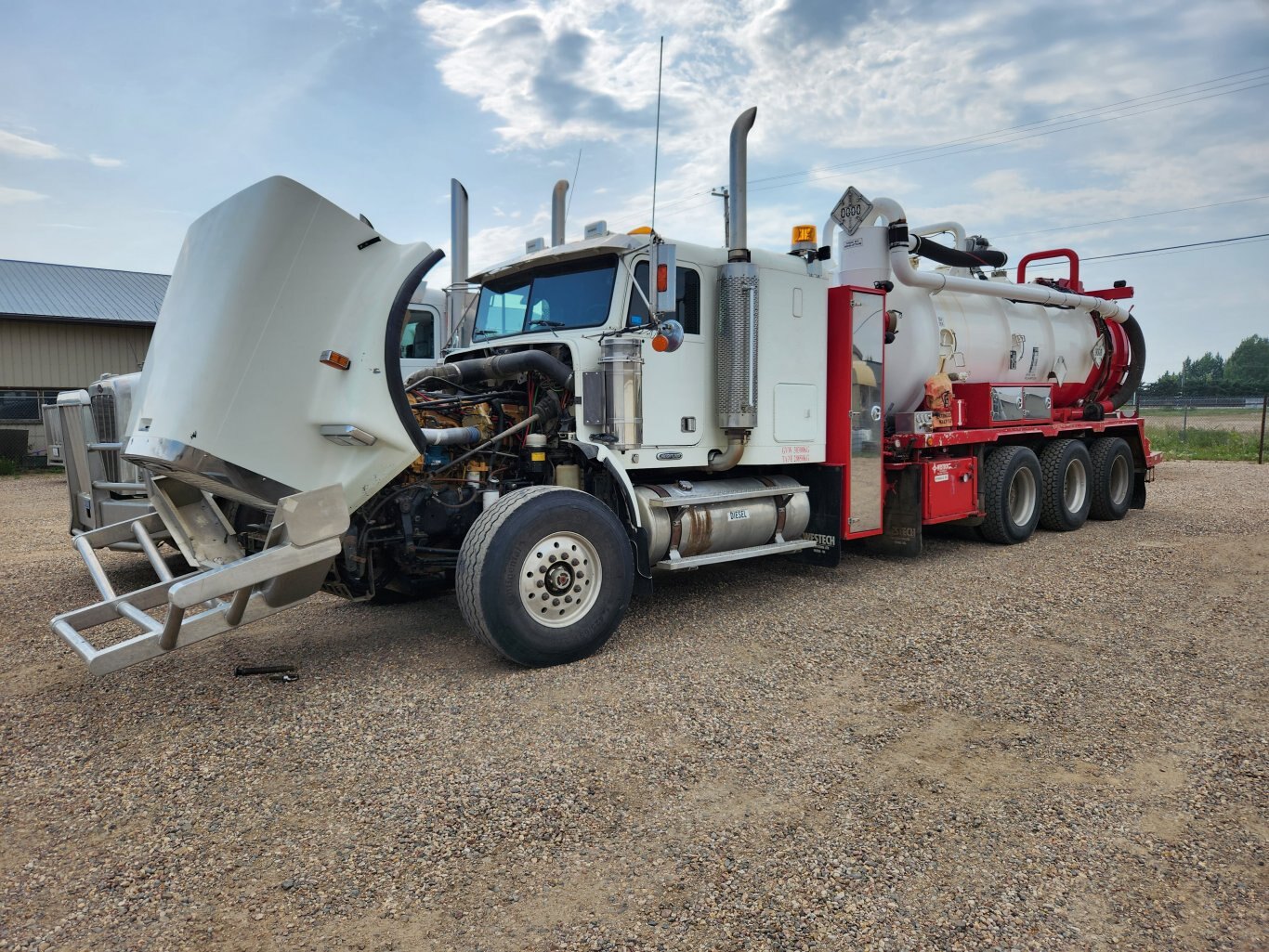 2007 Freightliner FLD120SD Tridrive Westech Combo Vacuum Truck