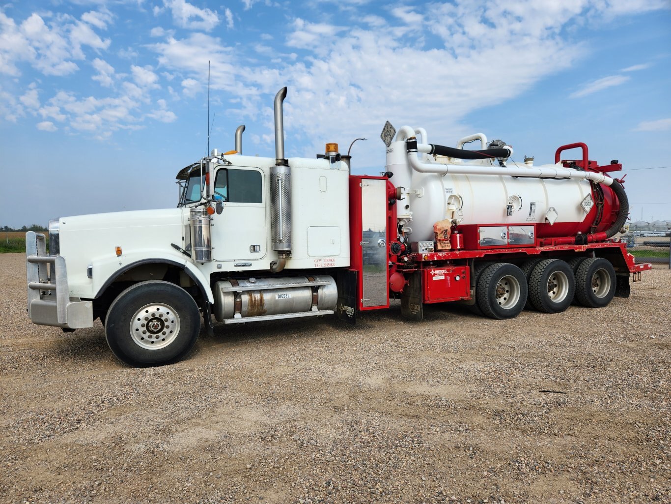 2007 Freightliner FLD120SD Tridrive Westech Combo Vacuum Truck