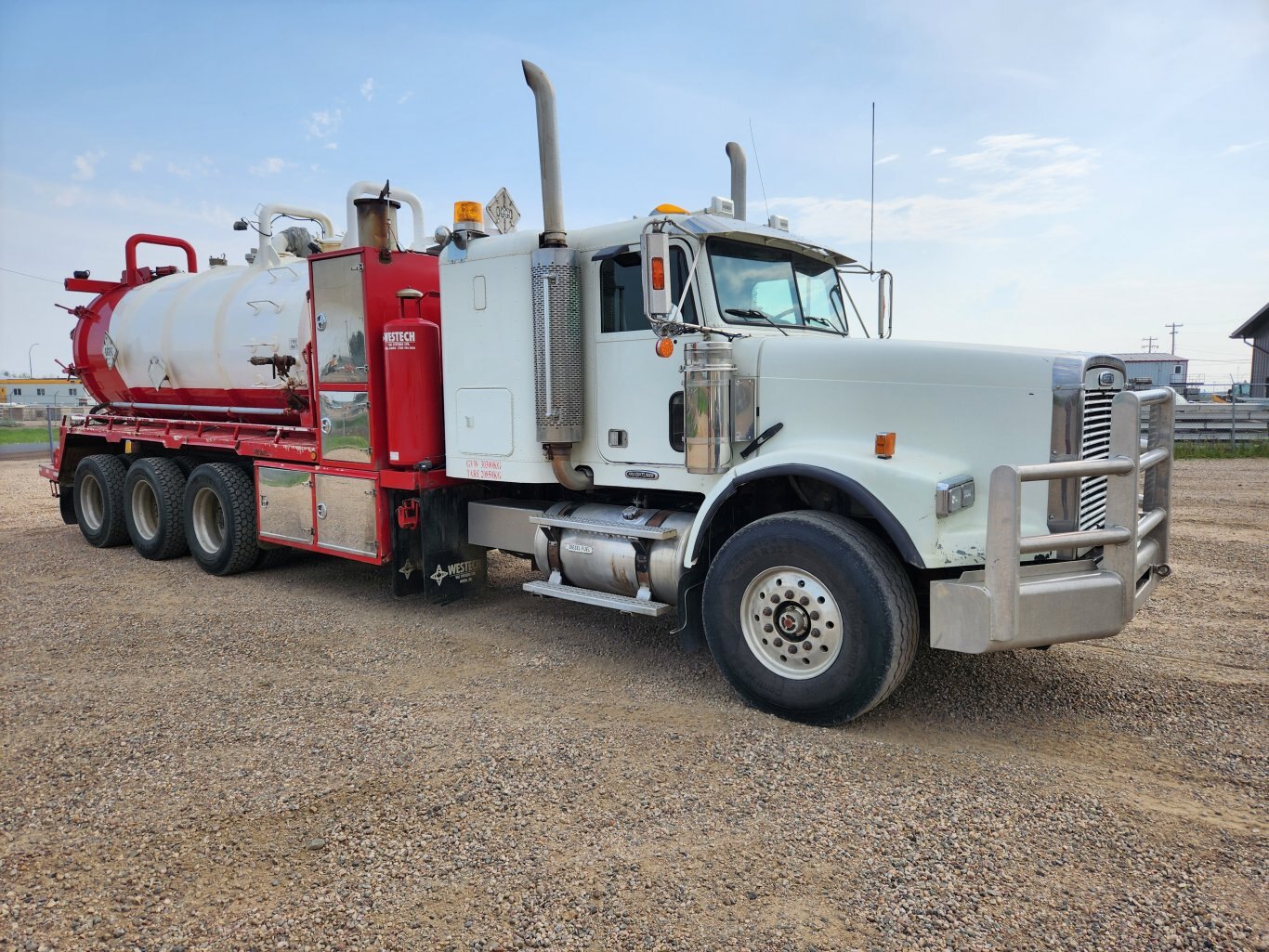 2007 Freightliner FLD120SD Tridrive Westech Combo Vacuum Truck