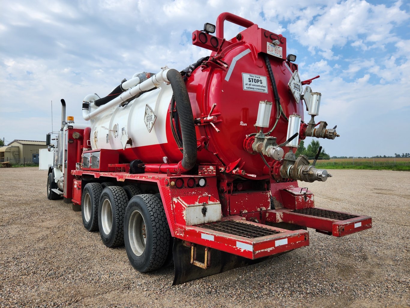 2007 Freightliner FLD120SD Tridrive Westech Combo Vacuum Truck