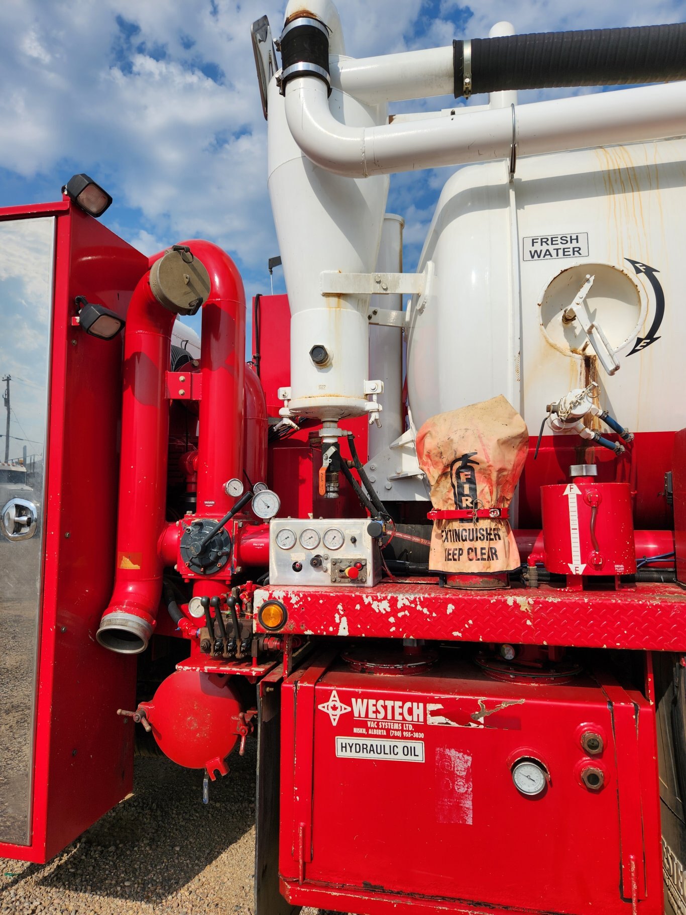 2007 Freightliner FLD120SD Tridrive Westech Combo Vacuum Truck