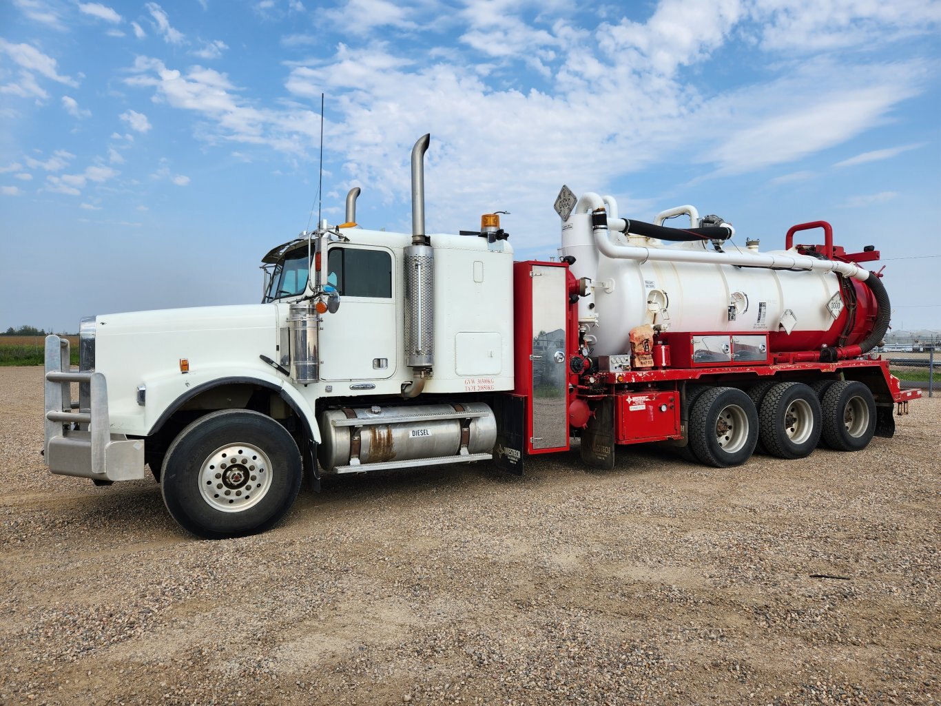 2007 Freightliner FLD120SD Tridrive Westech Combo Vacuum Truck