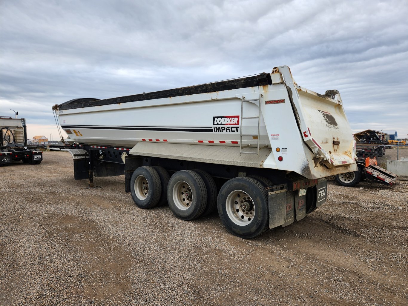 2013 Doepker Impact Tridem End Dump Trailer