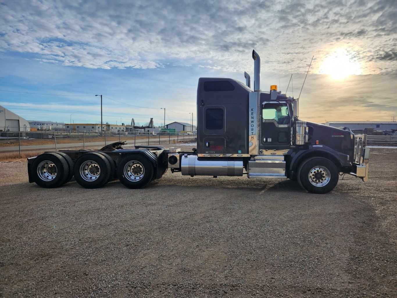 2014 Kenworth T800 Tridrive Truck Tractor