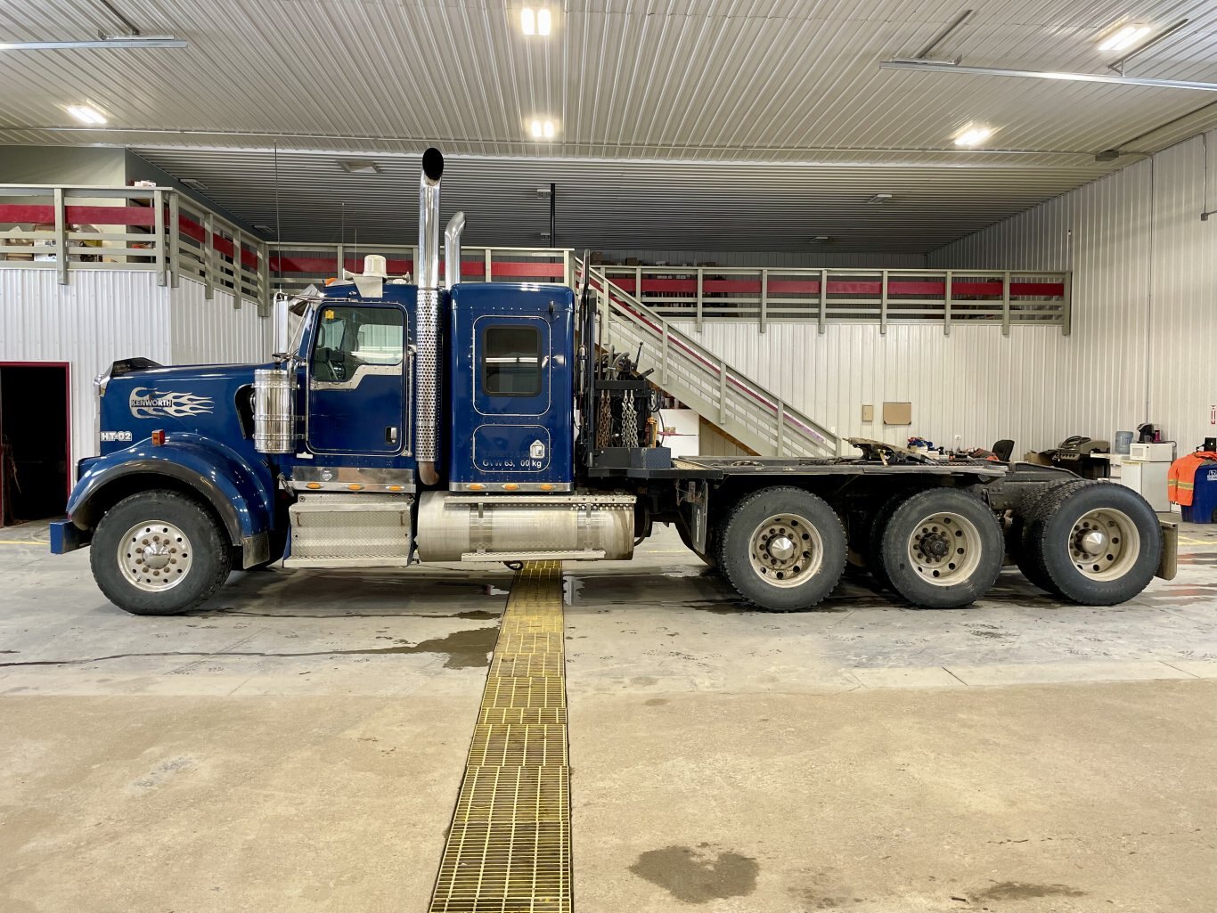 2008 Kenworth W900 Tridrive Winch Truck Tractor w/ Cat 6NZ