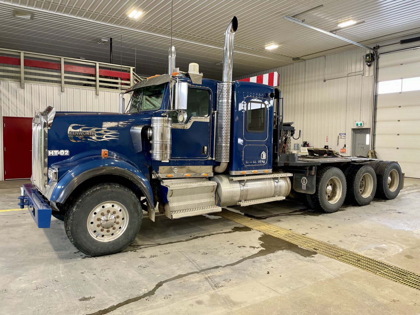 2008 Kenworth W900 Tridrive Winch Truck Tractor w/ Cat 6NZ