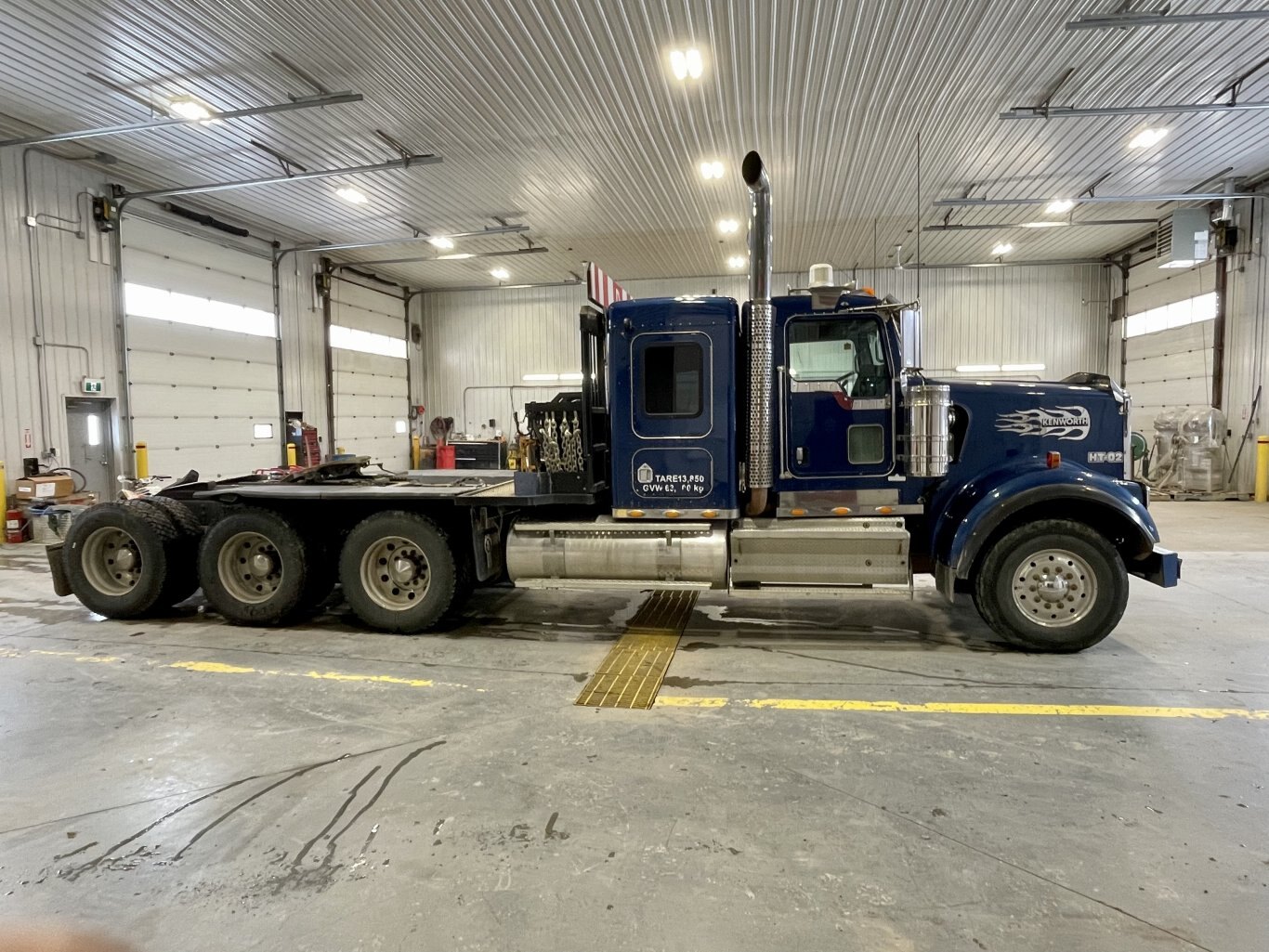 2008 Kenworth W900 Tridrive Winch Truck Tractor w/ Cat 6NZ