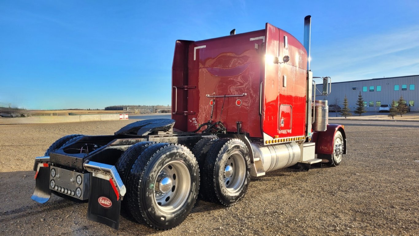 2004 Peterbilt 379 T/A Truck Tractor