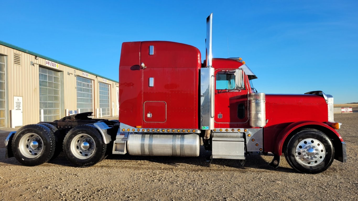 2004 Peterbilt 379 T/A Truck Tractor