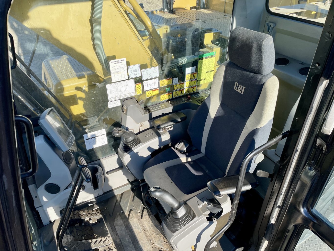 2018 Caterpillar 330FL Excavator w/ Thumb