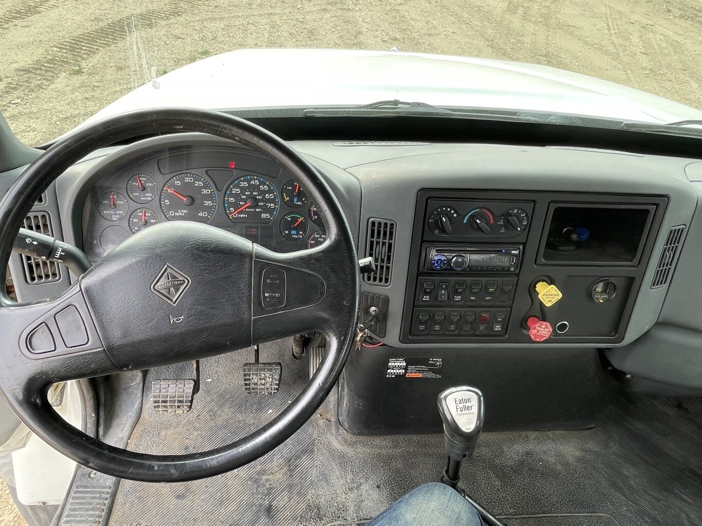 2006 International 7500 T/A Drill Truck