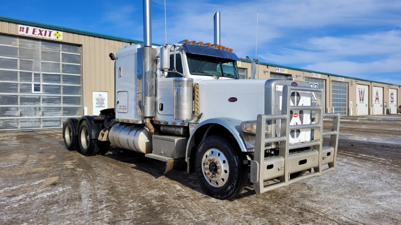 2009 Peterbilt 388 T/A Sleeper Truck Tractor