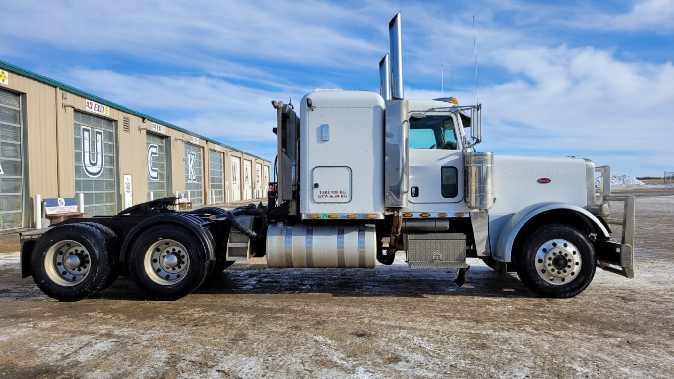 2009 Peterbilt 388 T/A Sleeper Truck Tractor