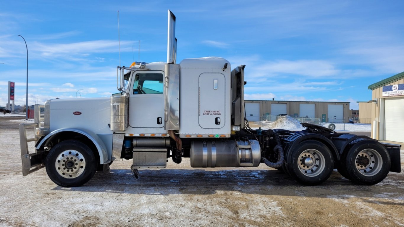 2009 Peterbilt 388 T/A Sleeper Truck Tractor