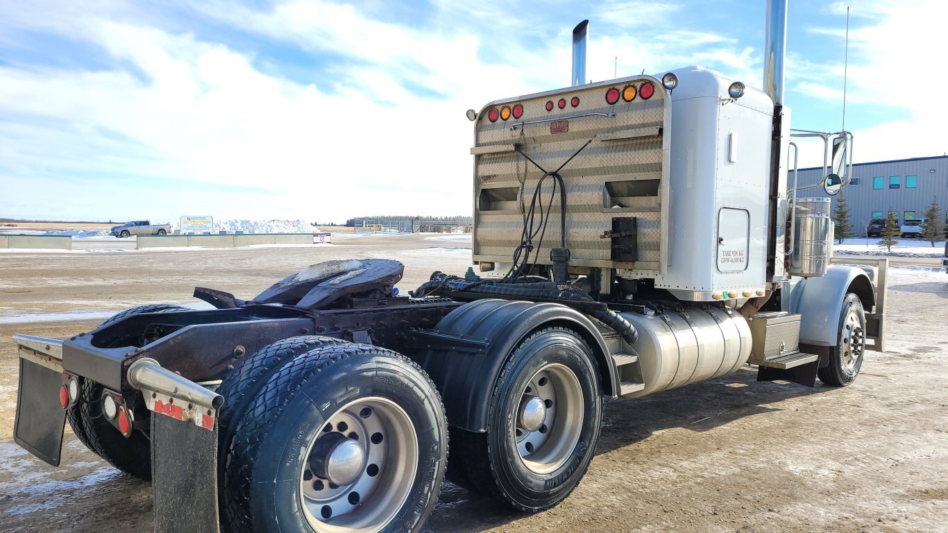 2009 Peterbilt 388 T/A Sleeper Truck Tractor