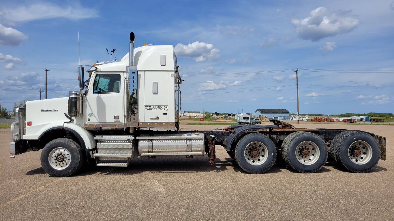 2015 Western Star 4900SA Tridrive Truck Tractor