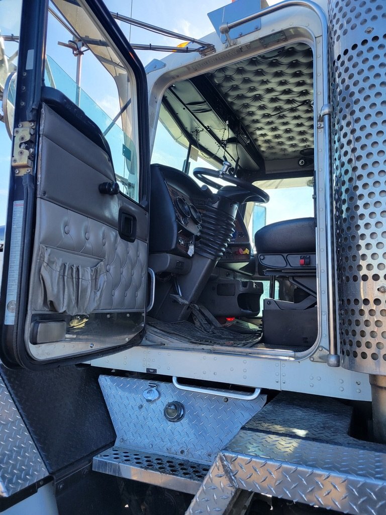 2006 Kenworth C500 8x4 Bed Truck