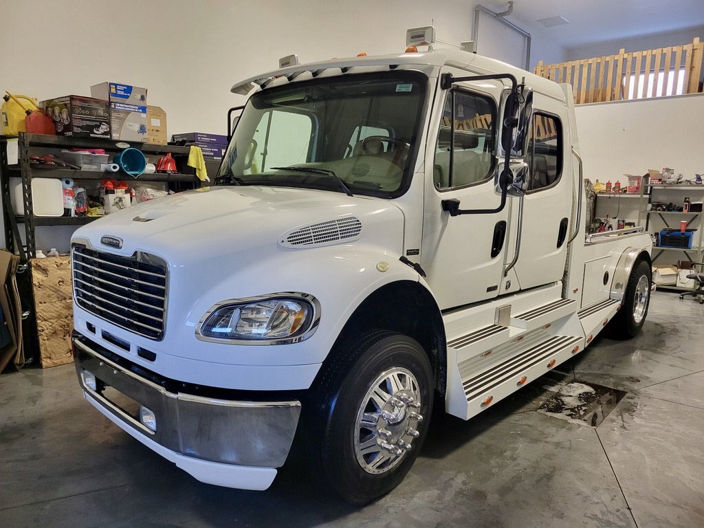 2007 Freightliner M2 106 S/A Crew Cab Truck Tractor