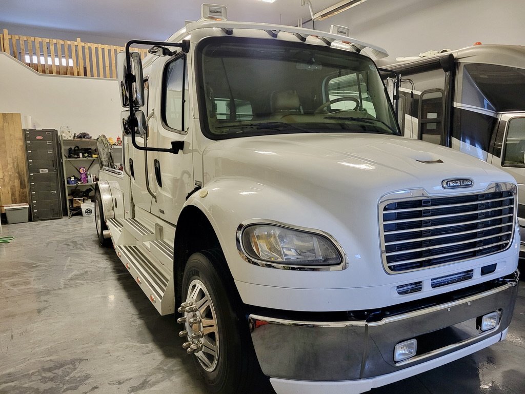 2007 Freightliner M2 106 S/A Crew Cab Truck Tractor